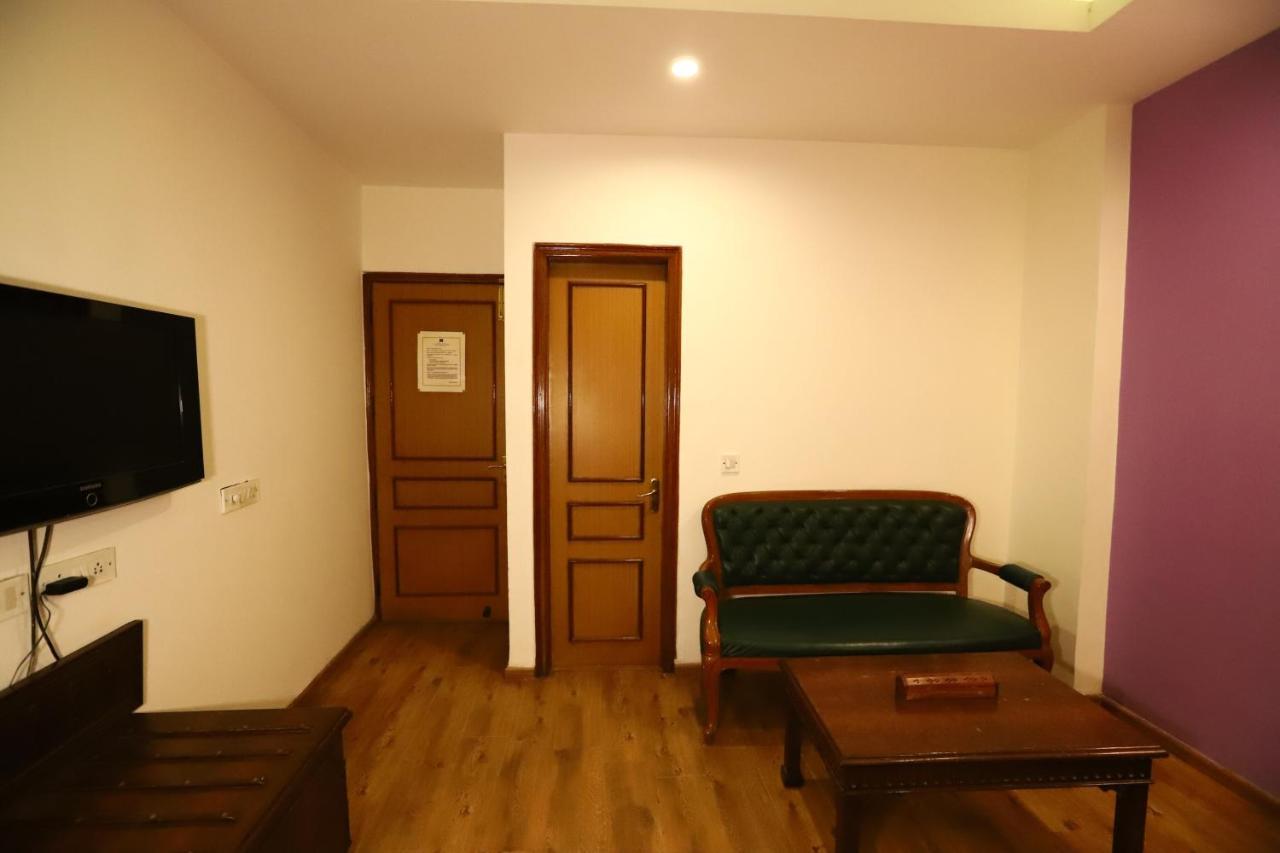 Hotel Ambica Palace Aiims New Delhi - Couple Friendly Local Id Accepted Dış mekan fotoğraf