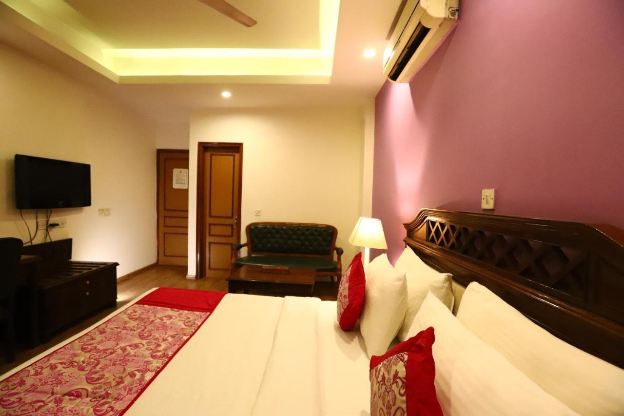 Hotel Ambica Palace Aiims New Delhi - Couple Friendly Local Id Accepted Dış mekan fotoğraf