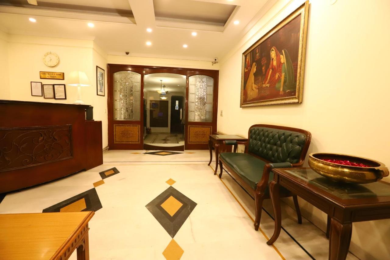 Hotel Ambica Palace Aiims New Delhi - Couple Friendly Local Id Accepted Dış mekan fotoğraf