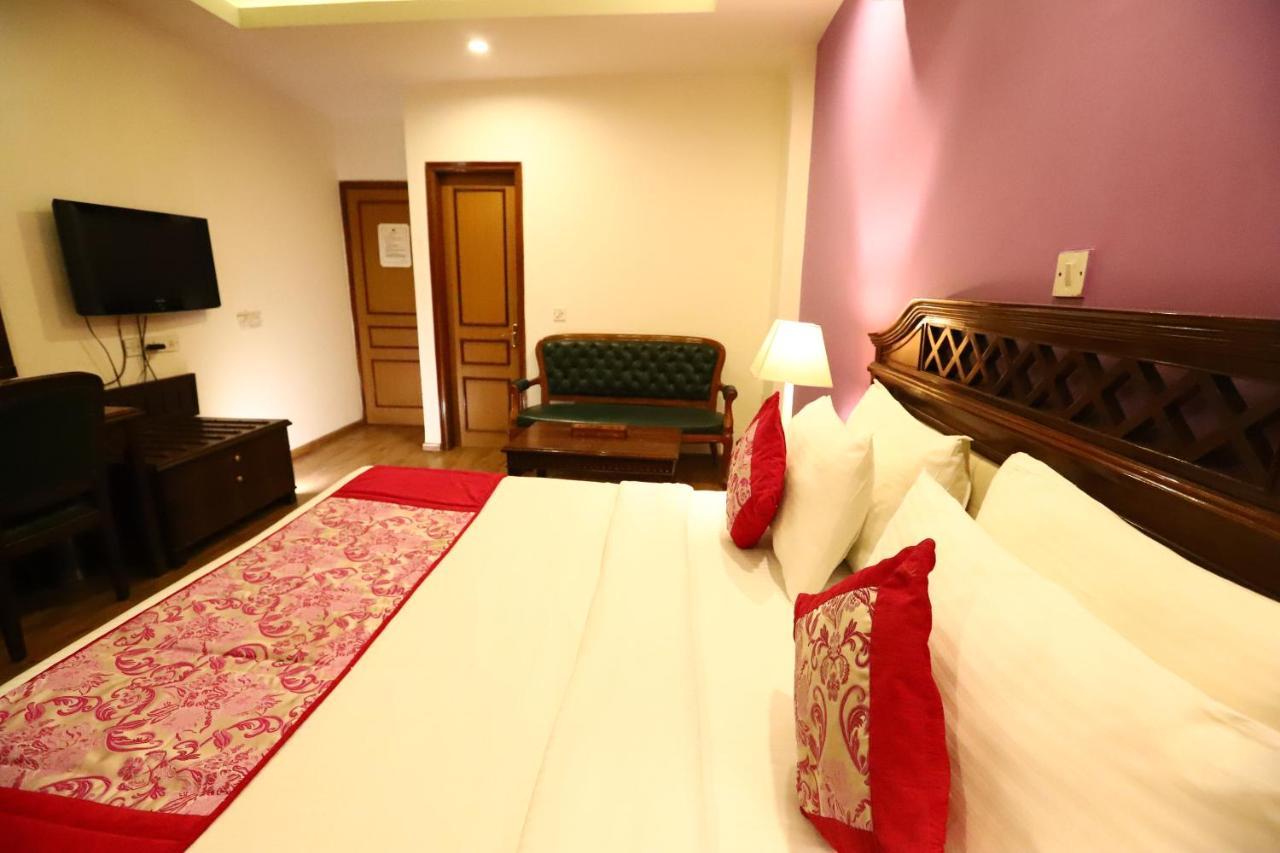 Hotel Ambica Palace Aiims New Delhi - Couple Friendly Local Id Accepted Dış mekan fotoğraf