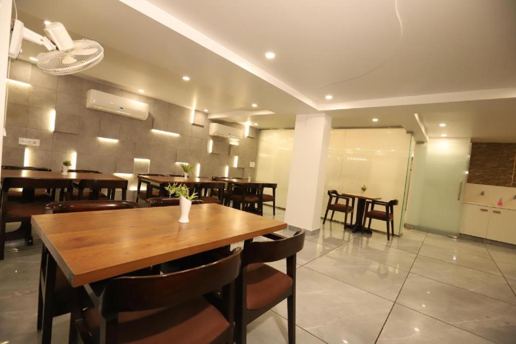 Hotel Ambica Palace Aiims New Delhi - Couple Friendly Local Id Accepted Dış mekan fotoğraf